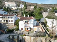 Недвижимость Четырехкомнатная квартира: 5