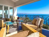 Недвижимость Четырехкомнатная квартира, Центр: 1