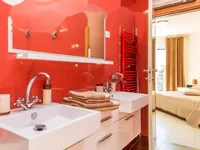 Недвижимость Четырехкомнатная квартира, Центр: 25