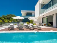 Недвижимость Жилой дом 309 м², новострой: 8