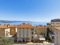 Недвижимость Двухкомнатная квартира в центре: 20