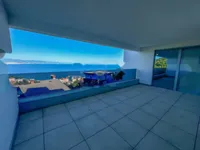 Недвижимость Трехкомнатная квартира в центре: 10