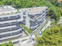 Недвижимость Трехкомнатная квартира в центре: 2