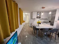 Недвижимость Двухкомнатная квартира Центр: 7