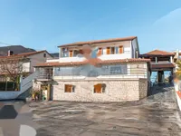 Недвижимость Семейный дом Побри: 1