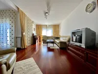 Недвижимость Трехкомнатная квартира Центр: 4