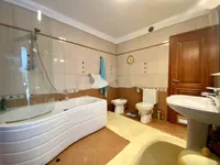 Недвижимость Трехкомнатная квартира Центр: 20