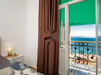 Недвижимость Двухкомнатная квартира в центре: 8