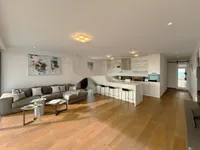 Недвижимость Трехкомнатная квартира Центр: 9