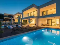 Недвижимость Многоквартирный дом Вепринац: 4