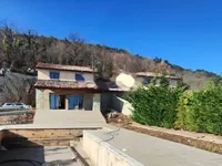 Недвижимость Многоквартирный дом Поляне: 4