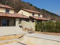 Недвижимость Многоквартирный дом Поляне: 5