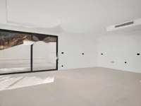 Недвижимость Четырехкомнатная квартира Центр: 15