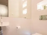 Недвижимость Двухкомнатная квартира в центре: 16