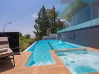 Недвижимость Двухкомнатная квартира в центре: 18