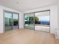 Недвижимость Трехкомнатная квартира в центре: 4