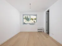 Недвижимость Трехкомнатная квартира в центре: 10