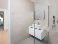 Недвижимость Трехкомнатная квартира в центре: 17