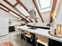 Недвижимость Трехкомнатная квартира, Центр: 11