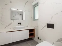 Недвижимость Трехкомнатная квартира Центр: 16