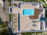 Недвижимость Трехкомнатная квартира Центр: 24