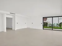 Недвижимость Четырехкомнатная квартира Центр: 11