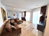 Недвижимость Трехкомнатная квартира Добреч: 1