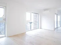 Недвижимость Четырехкомнатная квартира : 15