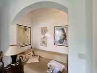 Недвижимость Двухкомнатная квартира в центре: 3