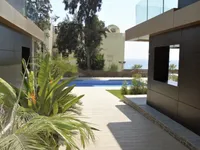 Недвижимость Luxury 3-Bedroom Seafront Apartment in Agios Tychonas, Limassol: 2