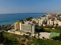 Недвижимость 2 Bedrooms Seafront Apartment For sale in Agios Tychonas, Limassol: 2