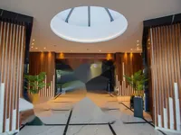 Недвижимость 2 Bedroom Sea Front Apartment For Sale in Limassol, Agios Tychon: 4