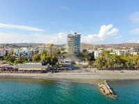 Недвижимость 2 Bedroom Sea Front Apartment For Sale in Limassol, Agios Tychon: 7
