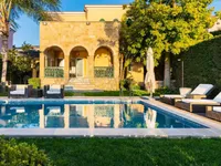 Недвижимость 5 Bedroom Beachfront Villa for Sale in Limassol Marina: 2