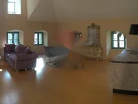 Недвижимость Трехкомнатная квартира в центре: 1