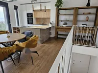 Недвижимость Трёхкомнатная квартира Оприч: 2