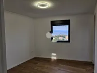 Недвижимость Трёхкомнатная квартира Оприч: 28