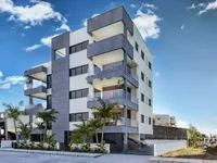 Недвижимость 3 Bedroom Apartment for Sale in Limassol: 1