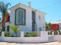 Недвижимость 5+1 Bedroom Beachfront Villa for Sale in Limassol: 2