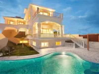 Недвижимость 4 Bedrooms Villa For sale in Agios Tychonas, Limassol: 1