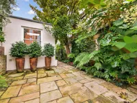 Недвижимость Upper Cheyne Row: 9