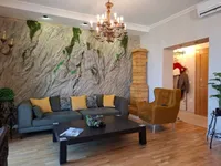 Недвижимость Трёхкомнатная квартира в центре: 4