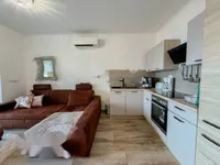 Недвижимость Трехкомнатная квартира в центре: 3