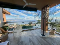 Недвижимость Трехкомнатная квартира в центре: 8