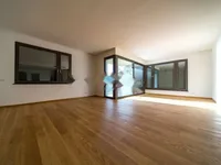 Недвижимость Четырехкомнатная квартира: 2