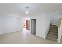 Недвижимость Четырехкомнатная квартира в Новых Сечовлях: 17