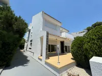Недвижимость 4 Bedroom Villa For Sale in Agios Athanasios, Limassol: 3