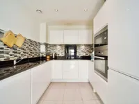 Недвижимость Woodley Crescent: 2