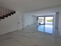 Недвижимость Четырехкомнатная квартира Побри: 2