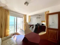 Недвижимость Трехкомнатная квартира, центр: 2